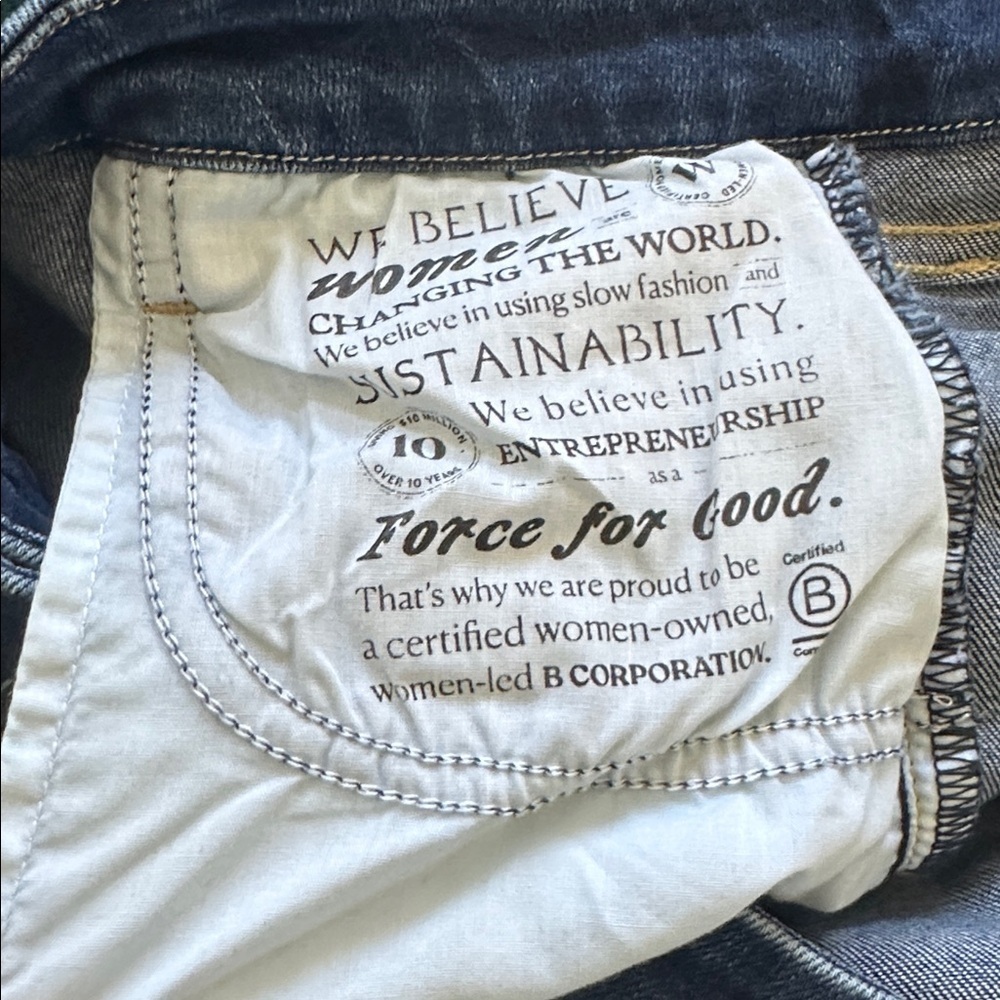 Frank & Eileen Derry Signature Slim Straight
Jeans - Picture 4 of 12